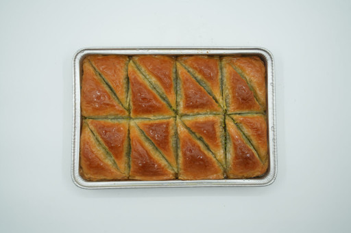 ANTEPZADE BAKLAVA TRIANGLE TRAY PISTACHIOS 1350 GR